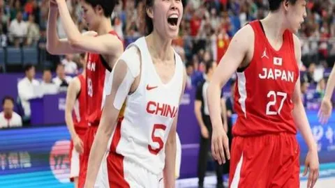 郑钦文26日晨7时挑战萨巴伦卡，世界第一瞄准连续六连胜对决